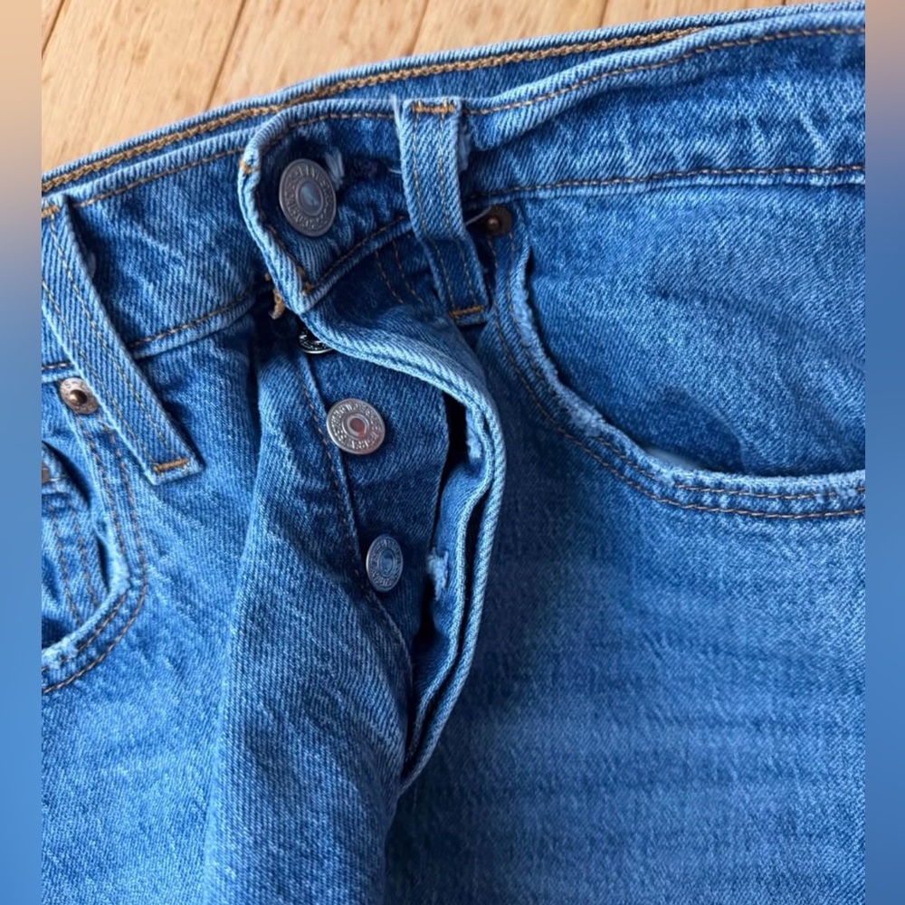 Women’s Levi’s 501 - Picture 4 of 4